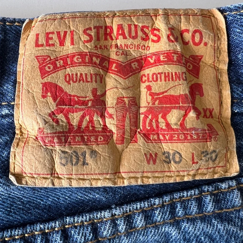 Levis 501 Original Fit Mens Blue Straight Leg Button Fly Denim Jeans W30 L30